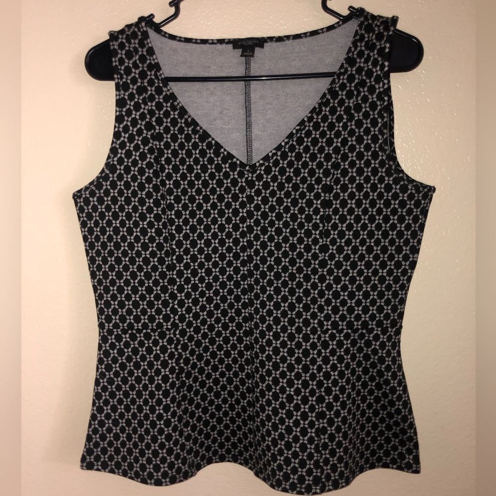 Ann Taylor Women’s Top Sz S Sleeveless V Neck Stretch Fit Blk & White Peplum